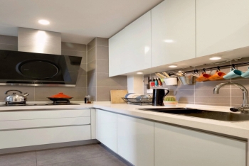 2024整體櫥柜定制怎么做？如何避免廚房定制櫥柜使用周期變短？